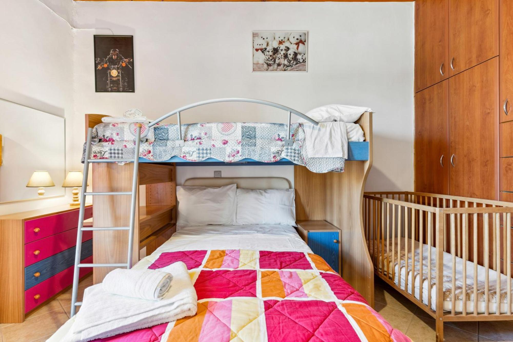 Verani Residence Parking Balcony Playground Sivros Luaran gambar
