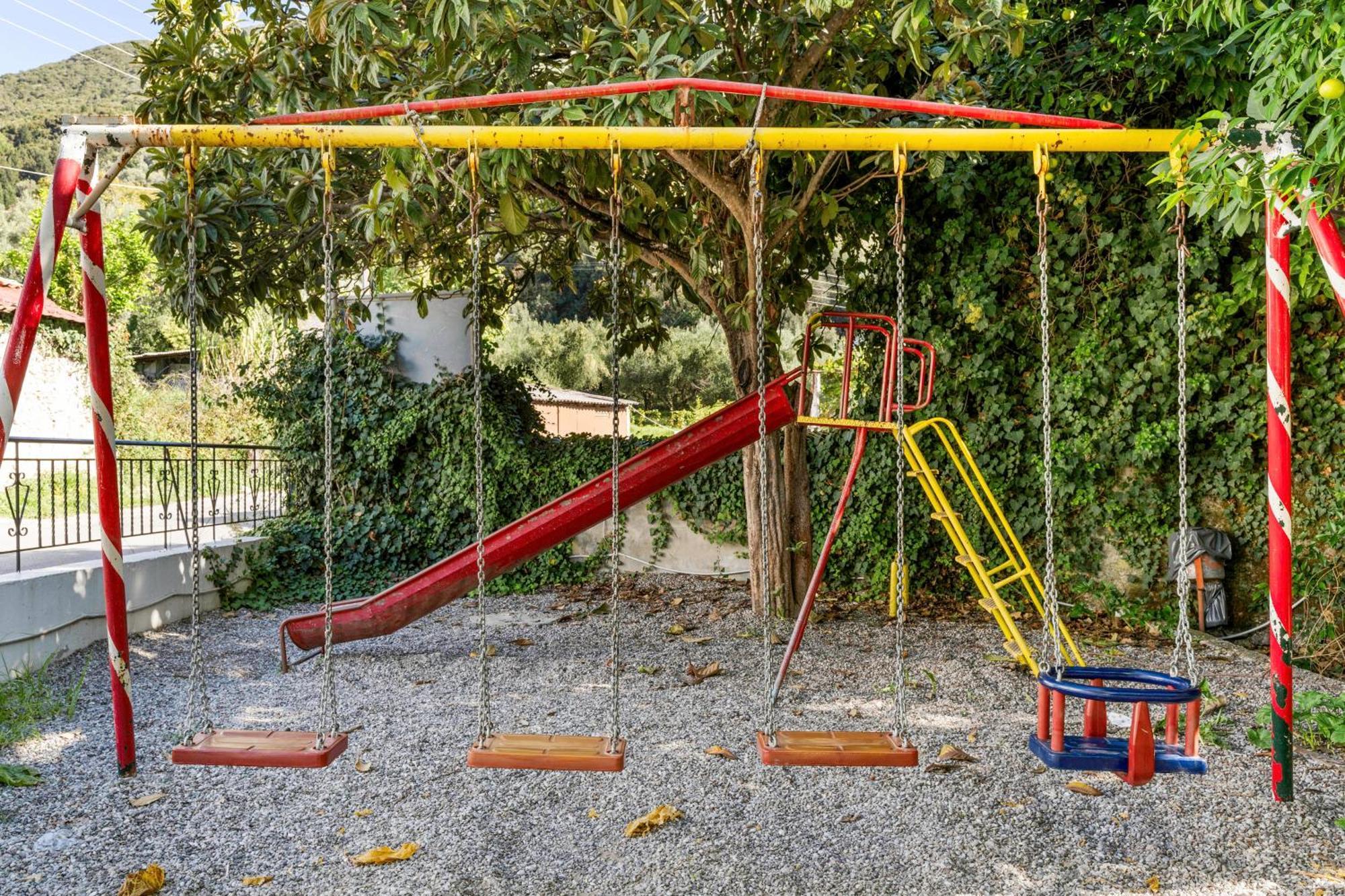 Verani Residence Parking Balcony Playground Sivros Luaran gambar