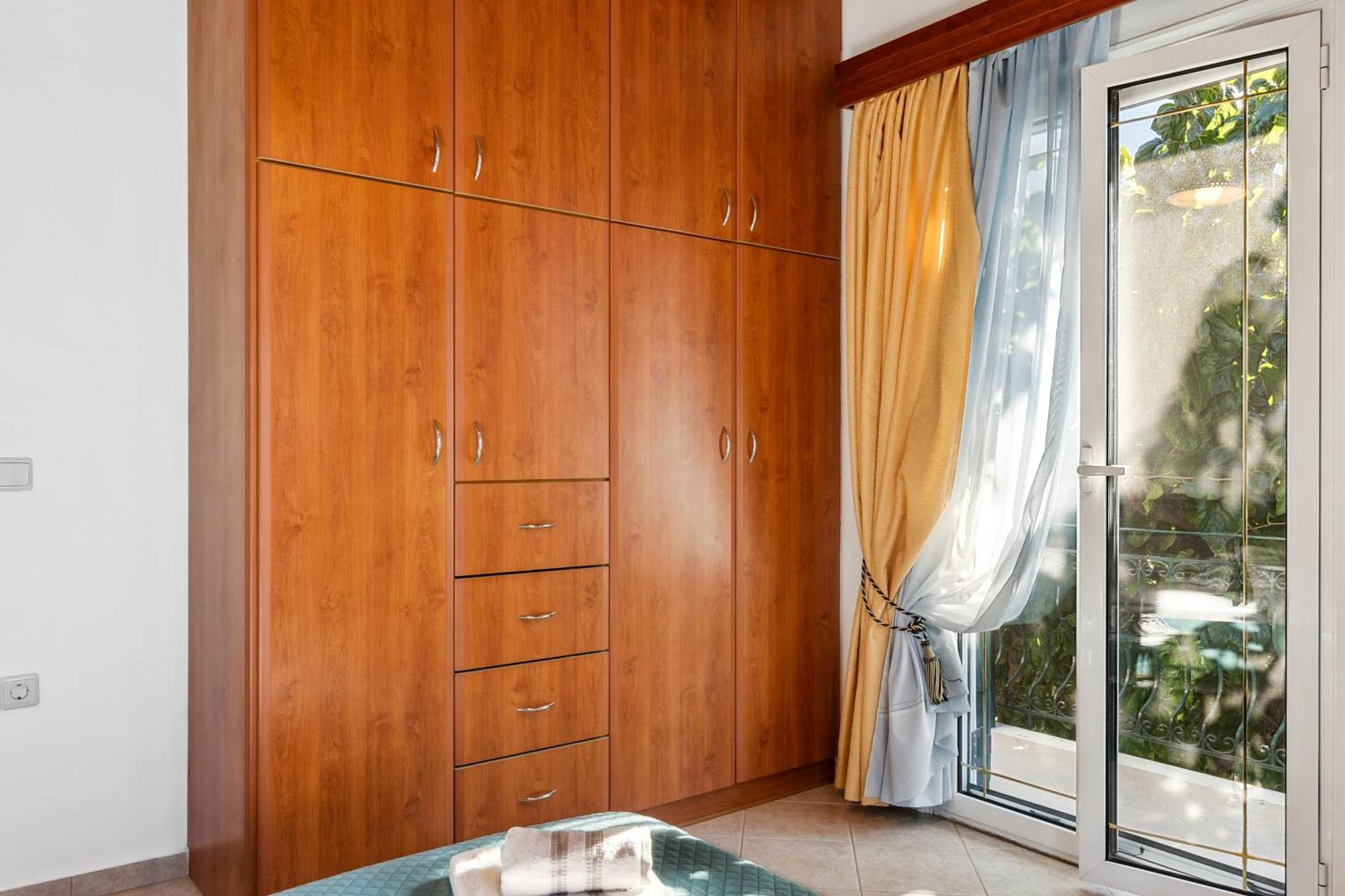 Verani Residence Parking Balcony Playground Sivros Luaran gambar